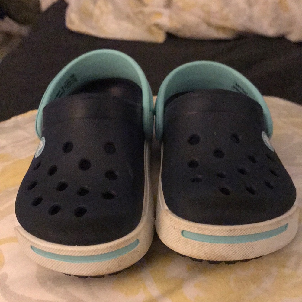 Excellent condition blue kids crocs size 4/5